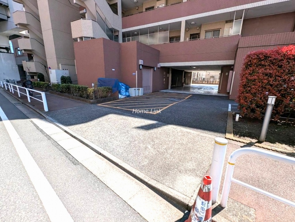 ルピナス大山グランドタワーjステージ　駐車場出入口
